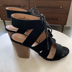 Block heel tie strap sandals